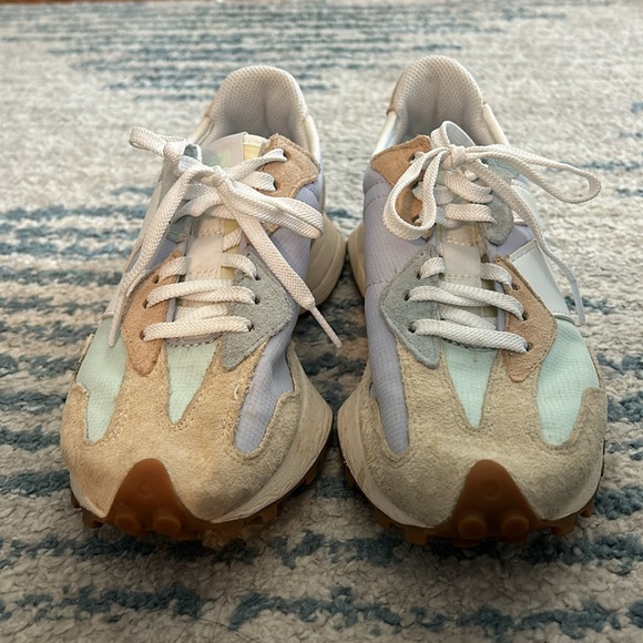 New Balance 327 - Picture 2 of 6